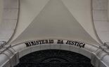 O Instituto dos Registos e do Notariado é tutelado pelo Ministério da Justiça.