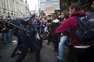 Manifestações violentas em Espanha contra a austeridade