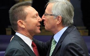 Juncker anuncia desbloqueio da tranche financeira para a Grécia