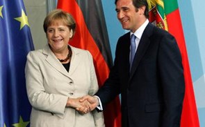 Merkel quer evitar que parlamento vote extensão de prazo concedida a Portugal e Irlanda