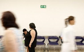 Hospitais discriminam enfermeiros nos salários