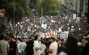 O que vai fazer hoje às 18h30? 38 cidades vão estar cantar a Grândola