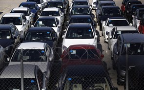 Vendas de automóvel recuam para mínimos de 17 anos na Europa