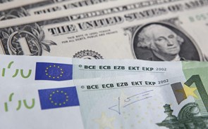 Euro sobe com instabilidade política dos EUA