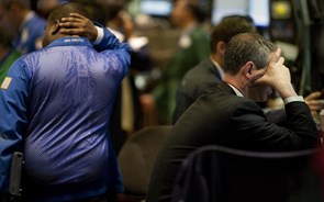 Wall Street regista maior queda desde Maio com pressão dos juros e saúde