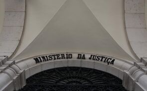 O Instituto dos Registos e do Notariado é tutelado pelo Ministério da Justiça.