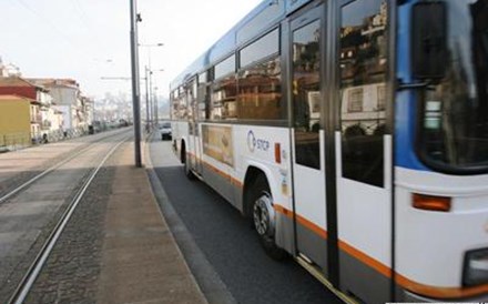 Os transportes públicos são apontados como um meio de deslocação stressante por 28% dos portugueses inquiridos pela Michael Page.