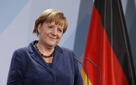 Merkel eleita presidente da CDU com 98% dos votos