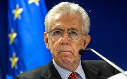 Anúncio de demissão de Monti faz soar os alarmes em Bruxelas 