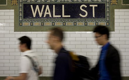 Wall Street em subida livre com banca a ajudar