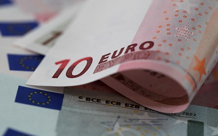 Euro negoceia acima dos 1,16 dólares