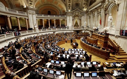 Editoras notificadas para pagar IVA contra recomendação do Parlamento 