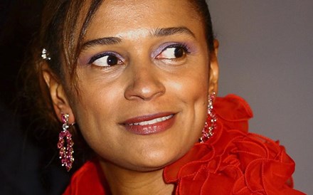 A falar português é que Isabel dos Santos se entende 