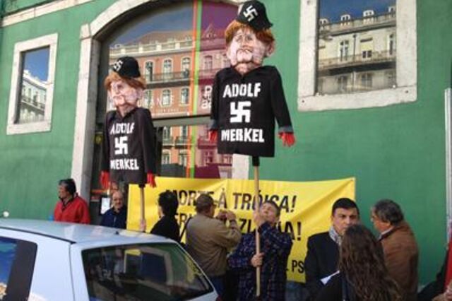 Cerca de 100 pessoas na manifesta&ccedil;&atilde;o anti-Merkel
