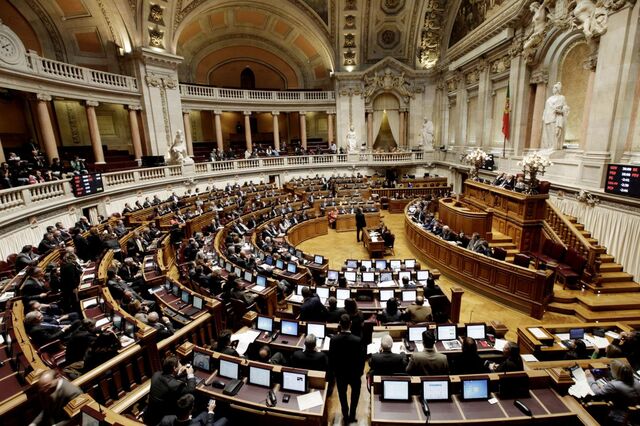PSD: Aumentar salário mínimo teria 'efeito contraproducente sobre o emprego'