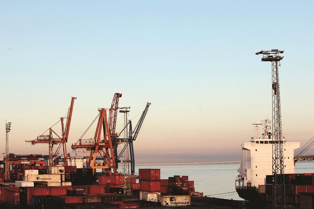 Consumo e exportações suportam crescimento de 1,5% em 2015