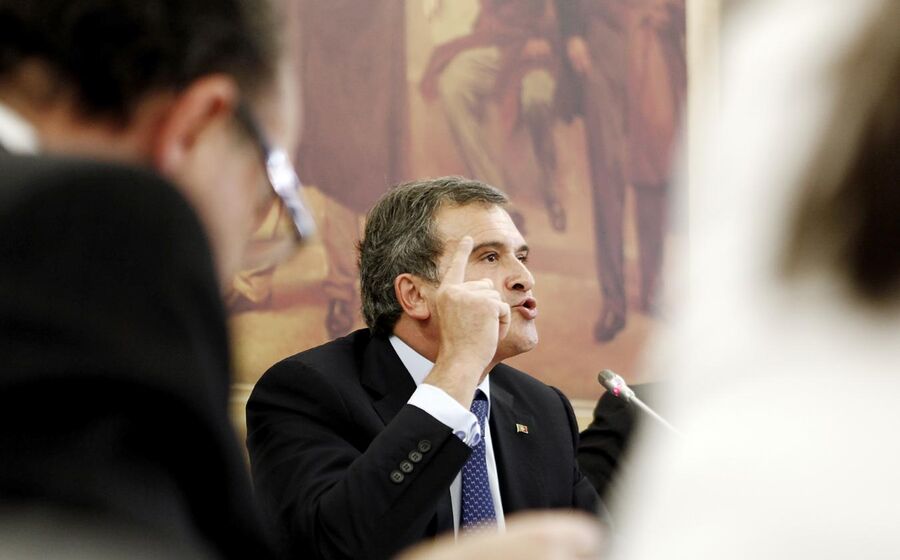 8 de Julho de 2012 - Miguel Relvas na Comissão de Assuntos Constitucionais sobre relacionamento com o antigo director do SIED