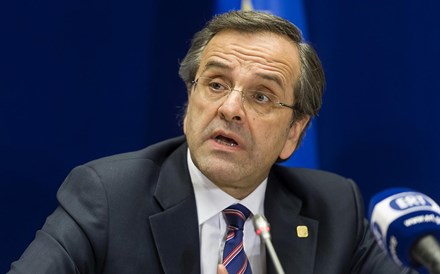 Samaras promete estender “a passadeira vermelha” ao investimento estrangeiro