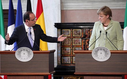 Hollande e Merkel vão debater espionagem dos EUA em Bruxelas