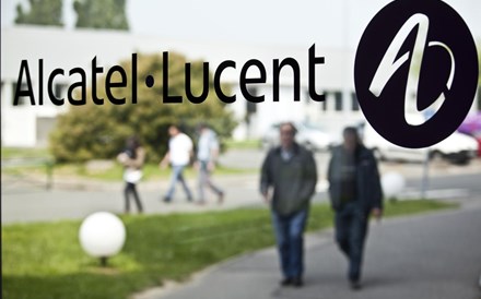 Alcatel obtém empréstimo que a mantém à tona