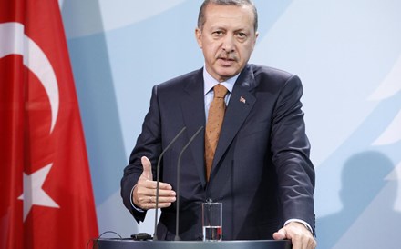 Erdogan diz demitir-se caso seja verdade que Turquia compra petróleo a terroristas