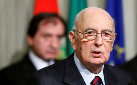 Napolitano diz que Berlusconi deve acatar a sua condenação