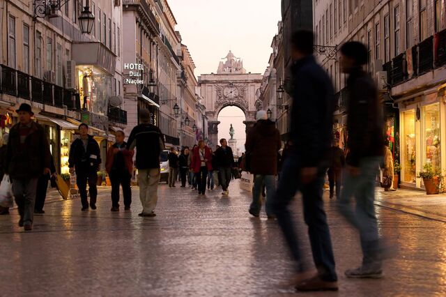 Católica esmaga previsão de crescimento para este ano