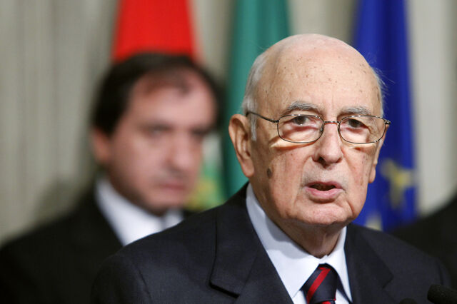 Napolitano diz que Berlusconi deve acatar a sua condenação