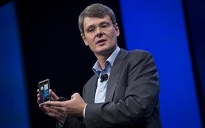 RIM reinventa BlackBerry com ecrã de toque