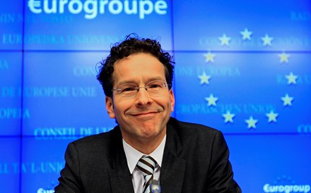 Dijsselbloem espera que alargamento de reembolsos de Portugal e Irlanda seja aprovado amanhã