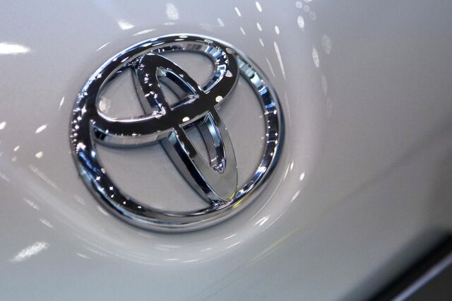 Toyota vai recolher 242.000 veículos híbridos