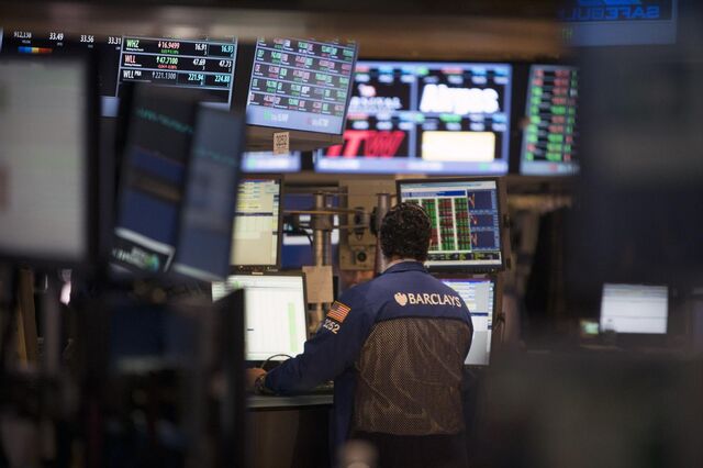 Bolsas norte-americanas abrem em queda ligeira