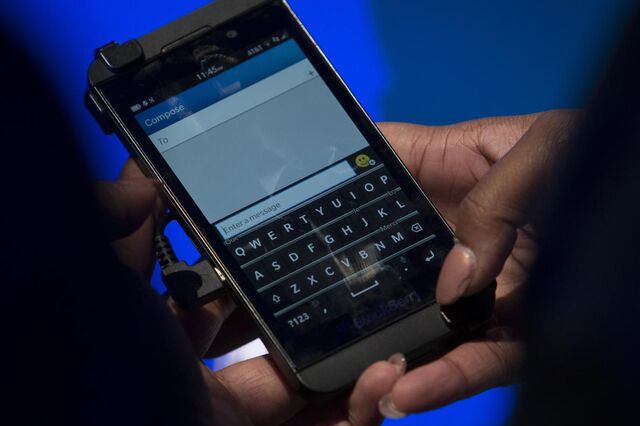Acções da BlackBerry afundam mais de 20% após prejuízos trimestrais