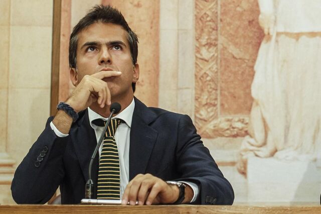 CDS-PP recomenda ao Governo que deixe de revogar 'tudo o que mexe' 