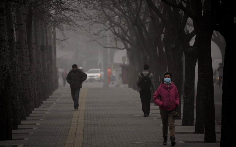 Em muitos locais da capital chinesa a visibilidade é inferior a cem metros 