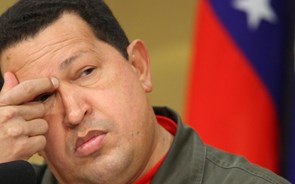 Chávez regressa a Caracas para continuar tratamento