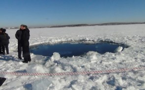 Começou a 'caça ao meteorito' na Rússia