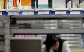 Na primeira metade deste ano, as entidades do SNS seguiam a gastar mais 15,3% que em igual período de 2024.