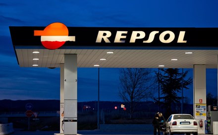 Repsol investe 30 milhões para entrar directamente na auto-estrada dos combustíveis