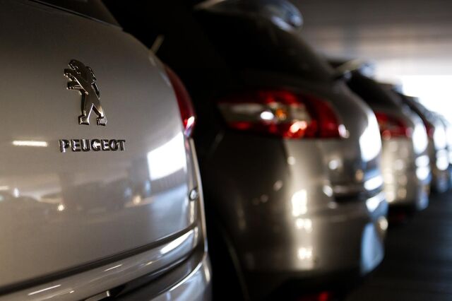 Peugeot e Renault pressionam Hollande para acelerar reformas laborais