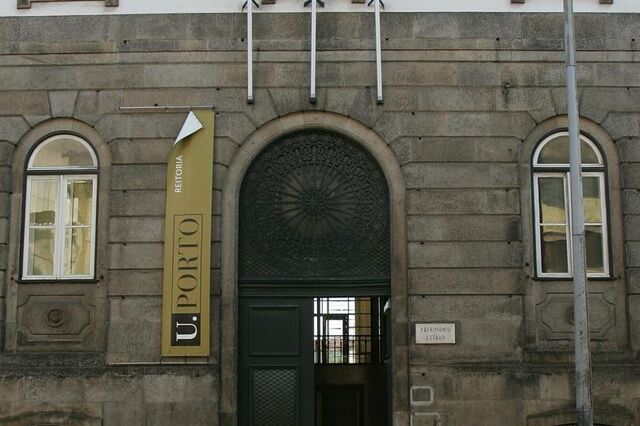 Universidades contratam professores à borla