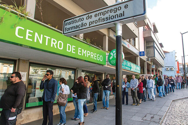 Infografia: Desemprego sobe pelo terceiro mês em Fevereiro