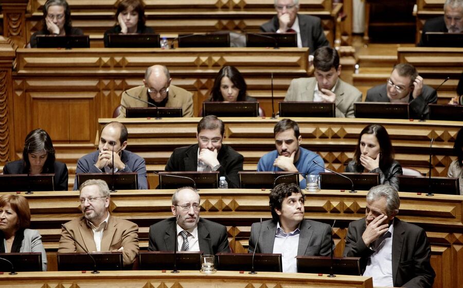 27-02-2013_21_51_15 68_PCP_bancada parlamento