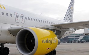 Vueling mexe na tarifa mais barata e passa a permitir apenas uma mala na cabine