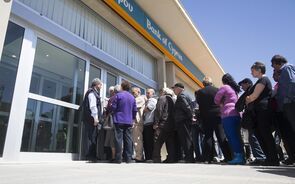 filas bancos chipre