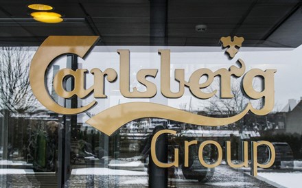 Acções da Carlsberg perdem 9% após revisão em baixa dos lucros anuais