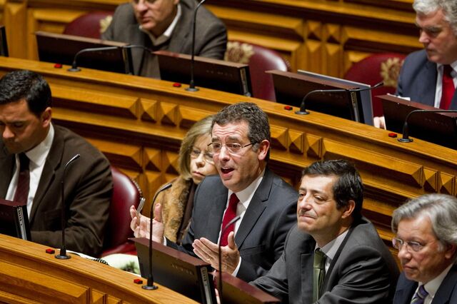 Seguro: “Isto é um Governo, senhor primeiro-ministro? Você não lidera nada”