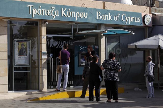 Bancos cipriotas só voltam a abrir na quinta-feira