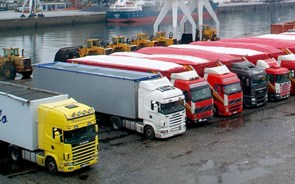 Oito em cada dez camiões estão a abastecer em Espanha