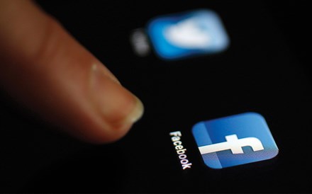 Facebook obrigado a entregar informações de utilizadores às autoridades judiciais